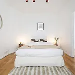 Poeticstay - Champs Elysees