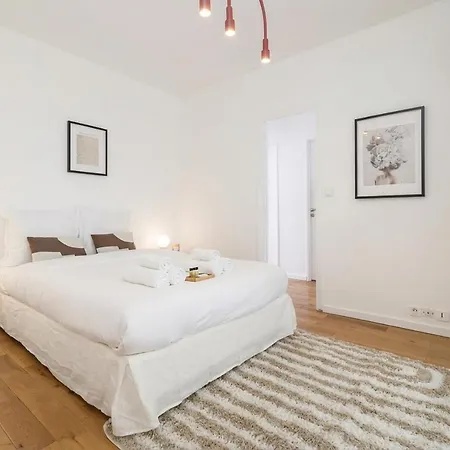 Poeticstay - Champs Elysees Apartment